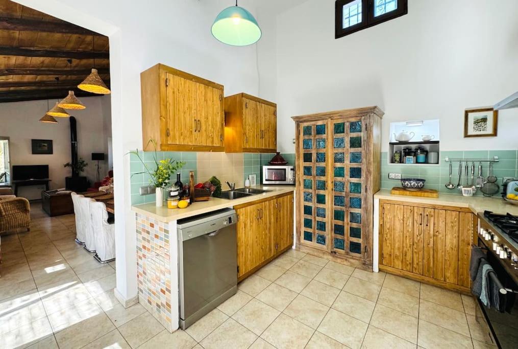 Вилла Almond Hill House Орхива Экстерьер фото